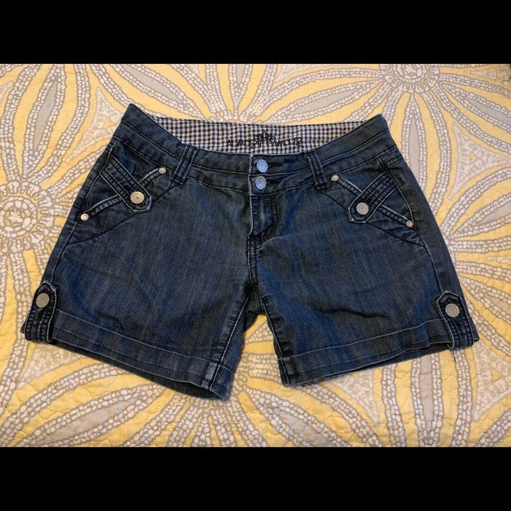 🌟 5 for $20 Almost Famous denim shorts